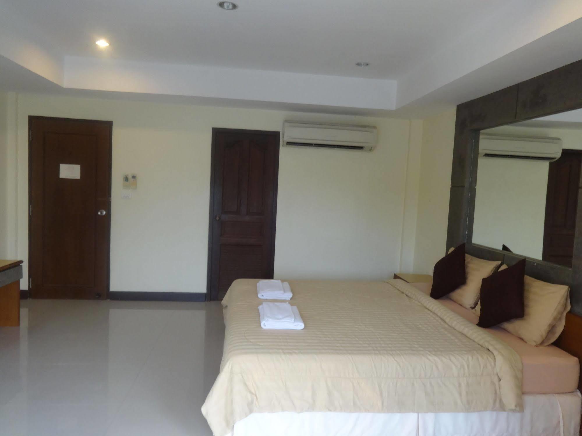 Pornthep Hotel 2 Ban Klong Haeng Bagian luar foto